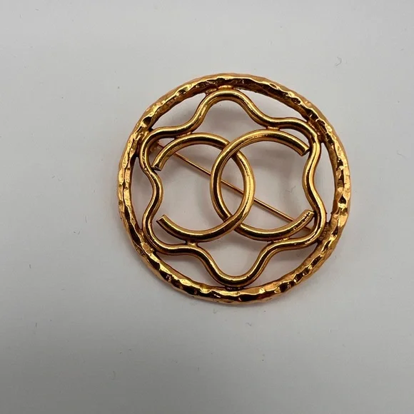 CHANEL Vintage CC Flower Logo Textured Brooch - Picture 3 of 7